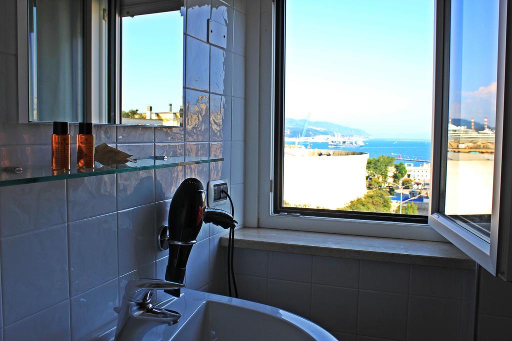 Hotel Hh Il Gabbiano La Spezia Habitación foto